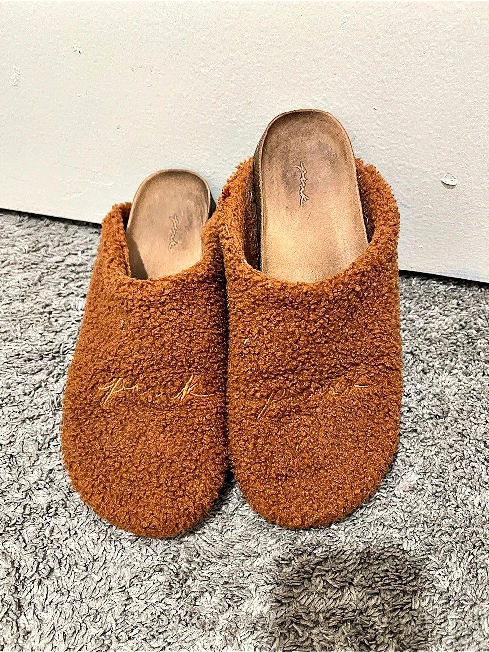 PINK Victoria's Secret Cozy-Plush Sherpa Clog Slippers Brown Like New